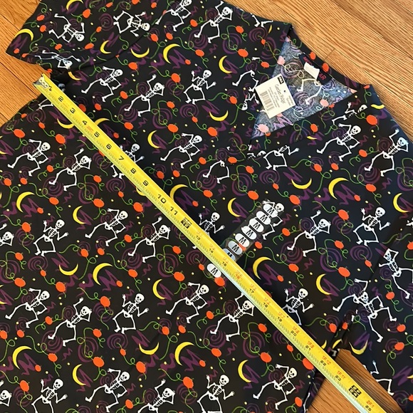 NWT Halloween, fall themed scrub shirt w/skeletons - Picture 7 of 7